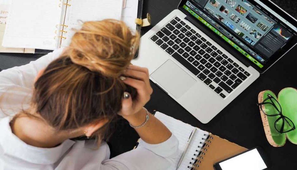 8 Toxic Habits You Should Remove From Your Life To Improve Yourself in 2024