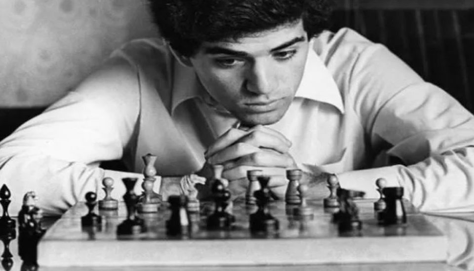 Dünya Satranç Şampıyonu Garry Kasparov’a Göre Nasıl Özgüven Sahibi Olunur?