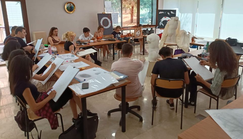 Güzel Sanatlar Fakülteleri Özel Yetenek Sınavları Hazırlık Kursu başarıyla tamamlandı.